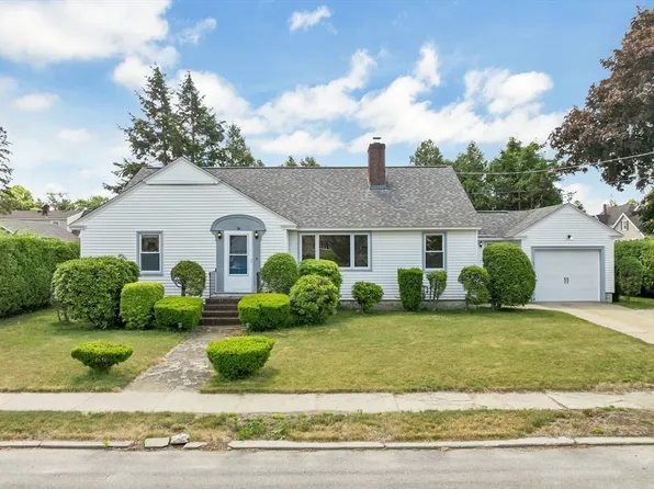 36 Louisberg St, Lawrence, MA 01843