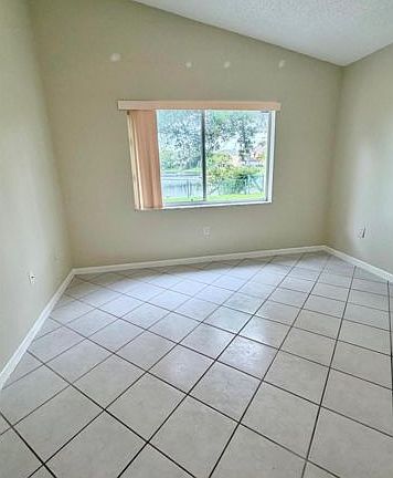 5th image of 387 SW 206th Ave