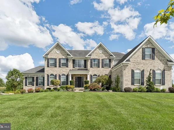 304 Salarno Ct, Mullica Hill, NJ 08062