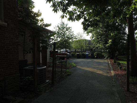 4th image of 171 Woodland Ave
