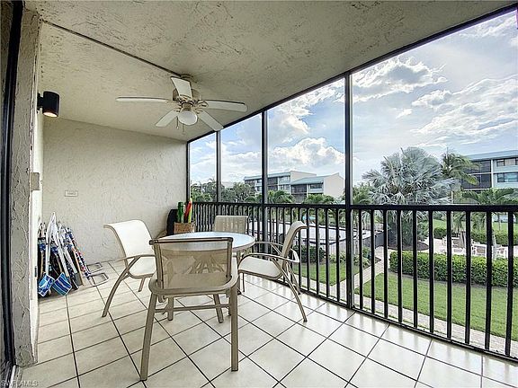 5th image of 979 E Gulf Dr #E572