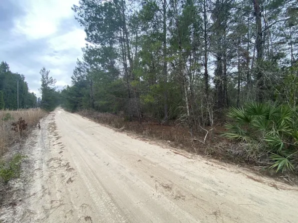 211 Suge Ln, Florahome, FL 32140