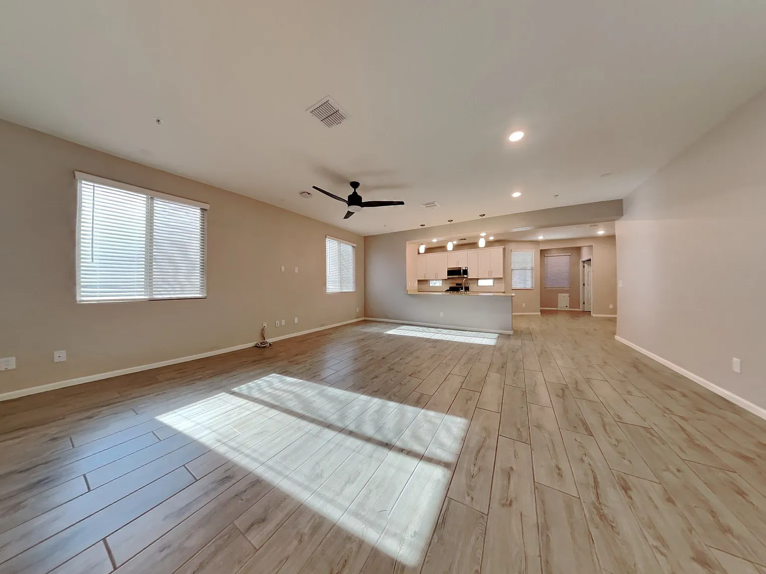 3 bed, 3.0 bath, 2028 sqft, $2,135 — Photo 3