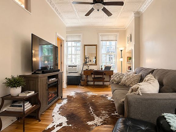 3rd image of 118 Waverly Pl APT 4B