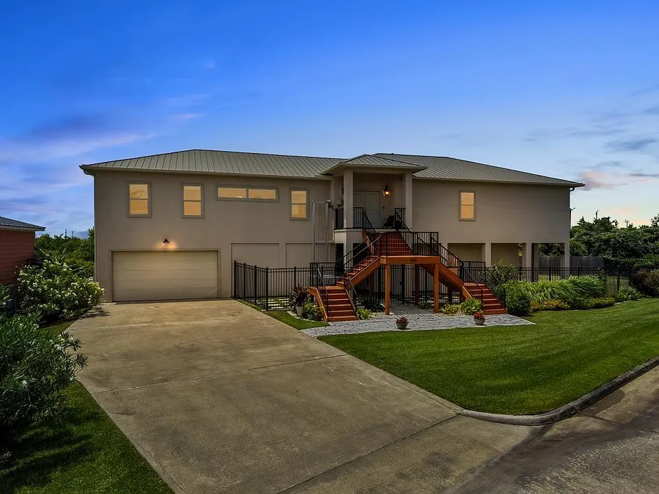 202 Debbie Ln