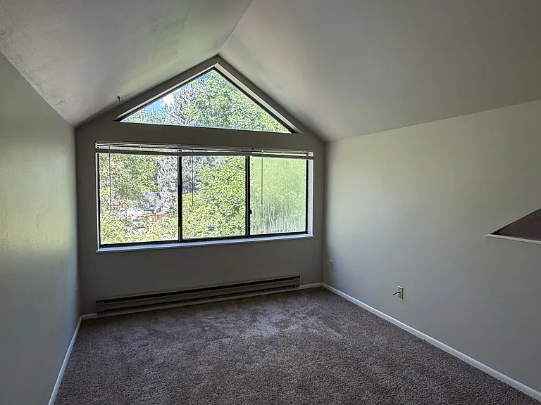 524 W Laurel St — Photo 10
