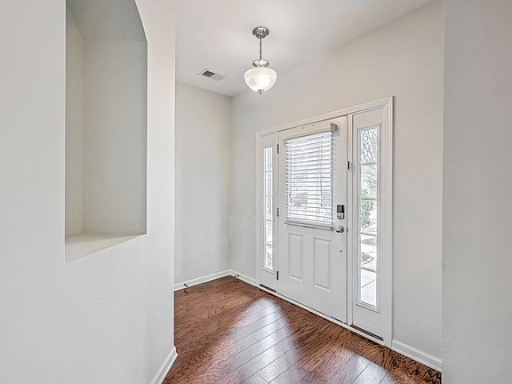 3rd image of 1531 Thoroughbred Blvd