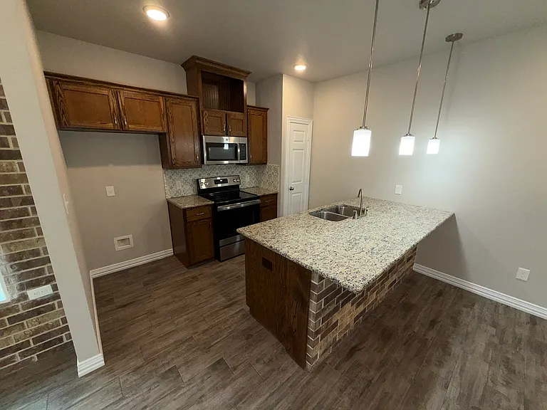 619 Wrigley Ln — Photo 4