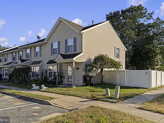 2nd image of 46 Grant Ln