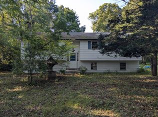 20 Quiet Woods Rd, East Hampton, CT 06424