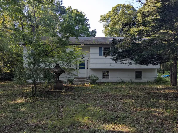20 Quiet Woods Road, East Hampton, CT 06424