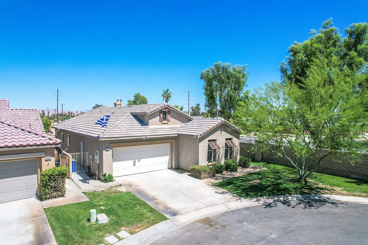 Building Photo - 49990 Eastwood Ln