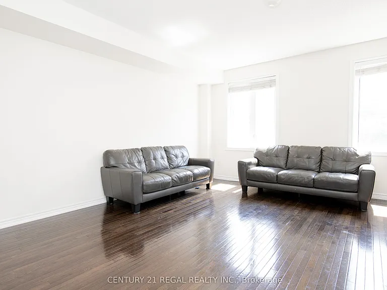 43 Tollgate St #UPPER — Photo 10