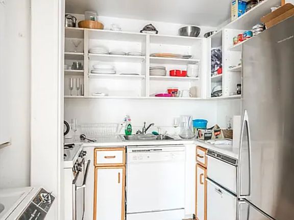 4th image of 203 E 13th St APT 3B