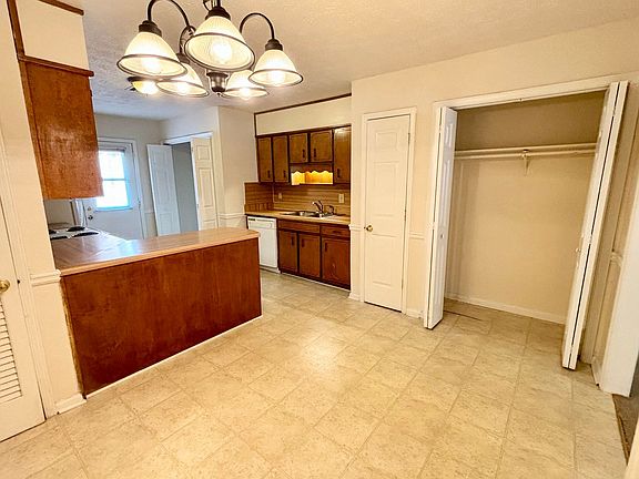 4th image of 516 Whitehall Ln