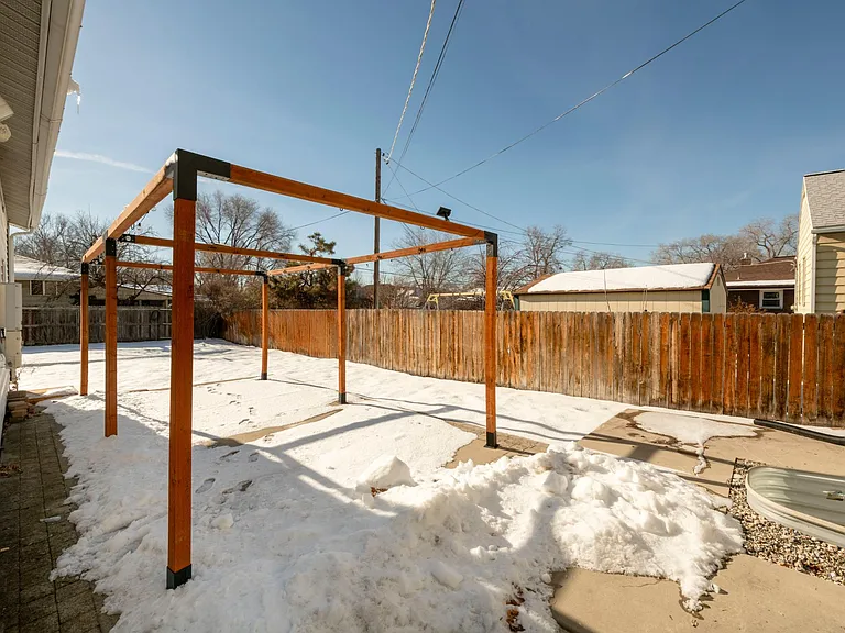 780 E Loveland Ave — Photo 22