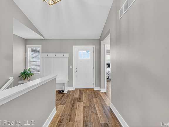 3rd image of 5510 Lilly Ct SW