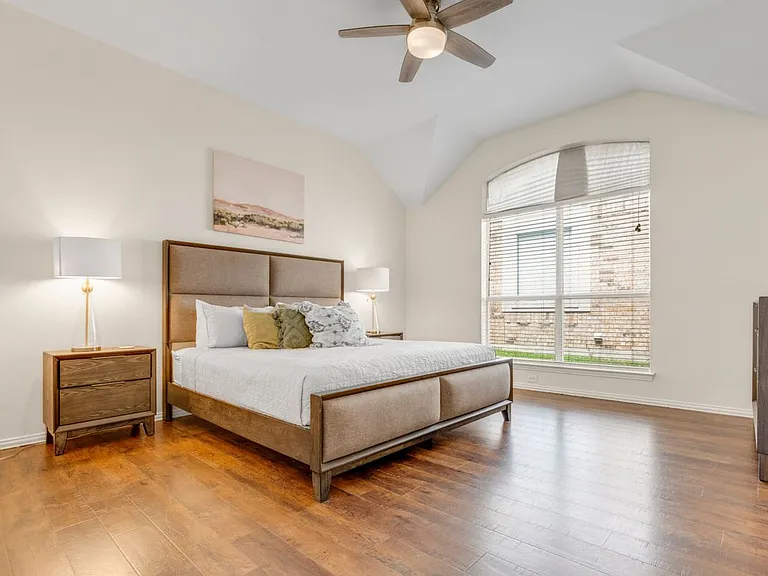 1438 Royal Oaks Dr — Photo 13