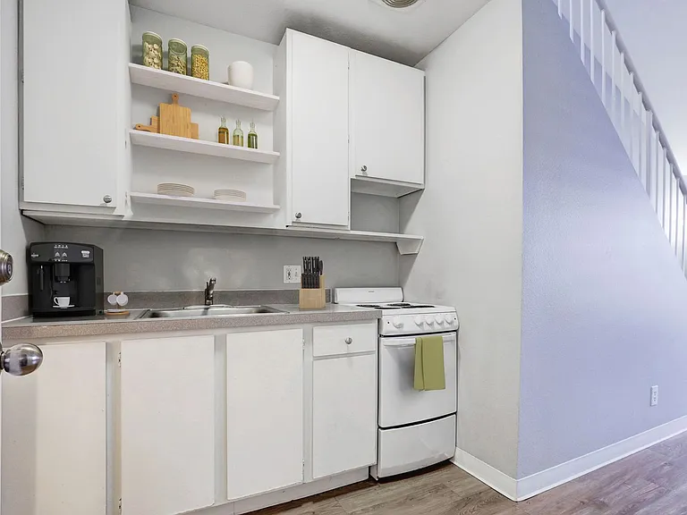 Ludlow Apartments — Photo 32