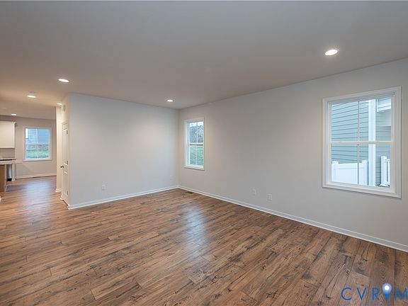 4th image of 8435 Villetta Pointe Ln
