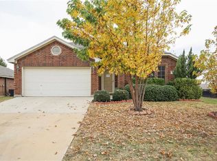 621 Mooney Dr, Saginaw, TX 76179