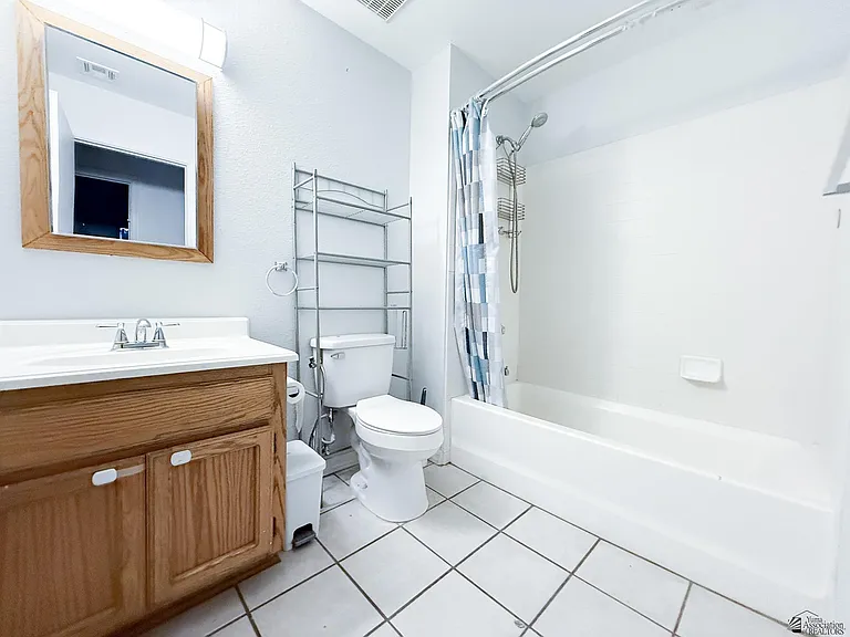8558 E 38th Ln — Photo 11
