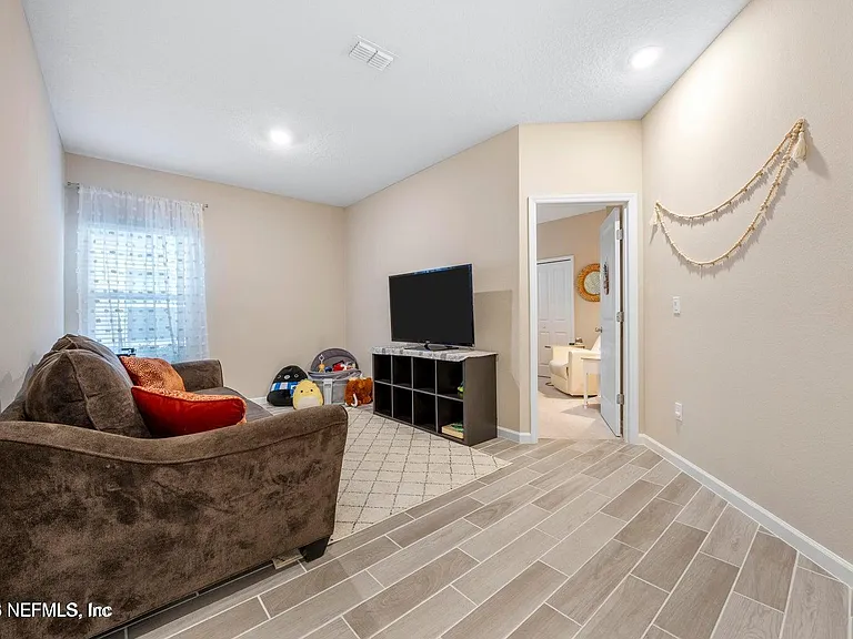 1780 Amberly Dr — Photo 33