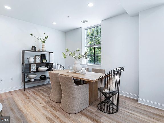 5th image of 1229 King St #305