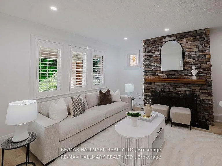 18 Glen Stewart Ave — Photo 4