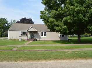 402 N Hickory St, Wenona, IL 61377