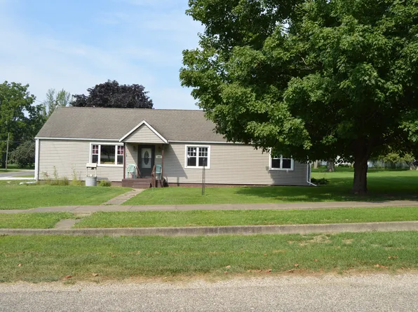 402 N Hickory St, Wenona, IL 61377