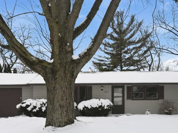 5717 N Brookwood Dr, Fort Wayne, IN 46835