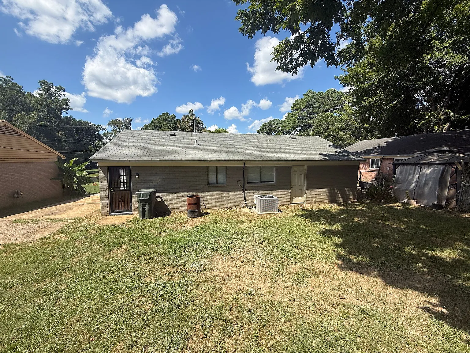 735 Farris Rd — Photo 2