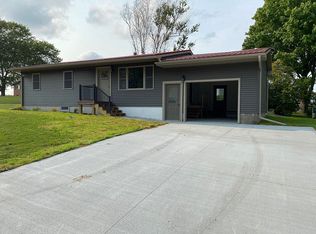 113 12th Ave NW, Waukon, IA 52172