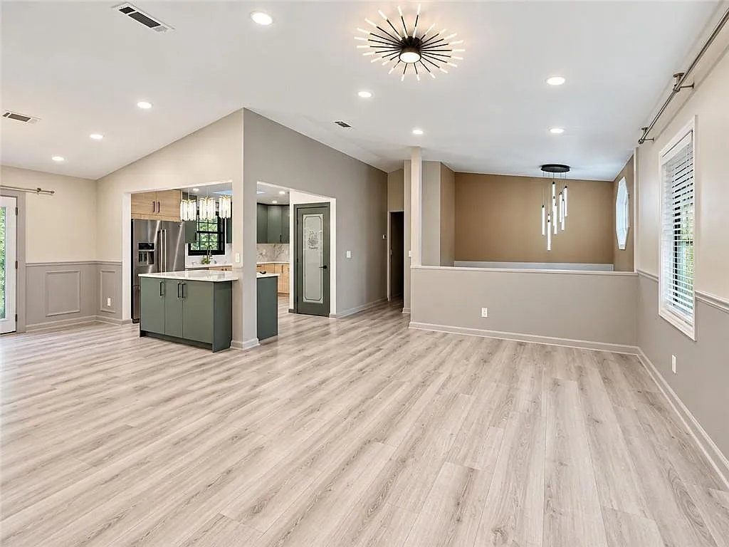 4 bed, 3.0 bath, 2259 sqft, $2,600 — Photo 4
