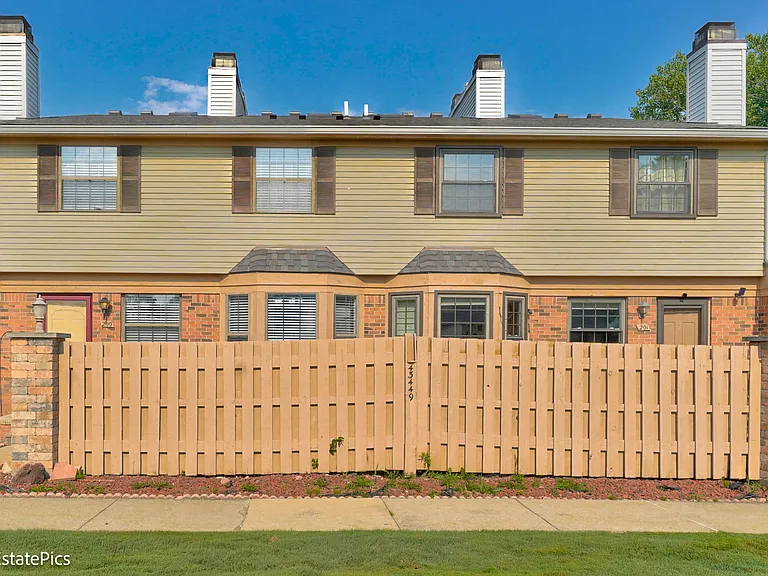 43449 W Arbor Way Dr #200 — Photo 1