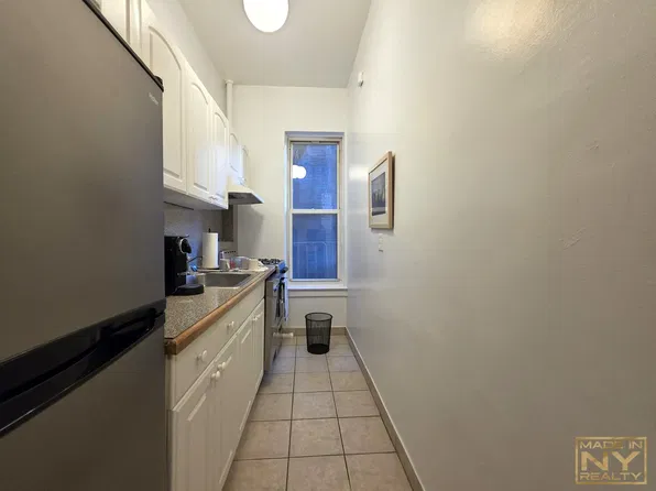 27 E 94th St APT 2D, New York, NY 10128