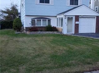 558 Archer St, Freeport, NY 11520