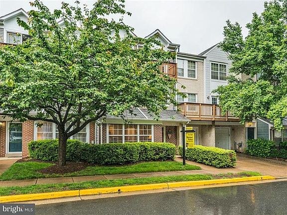 5th image of 11722 Rockaway Ln #105