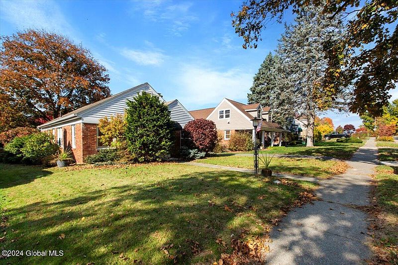 3rd image of 55 Pointview Drive