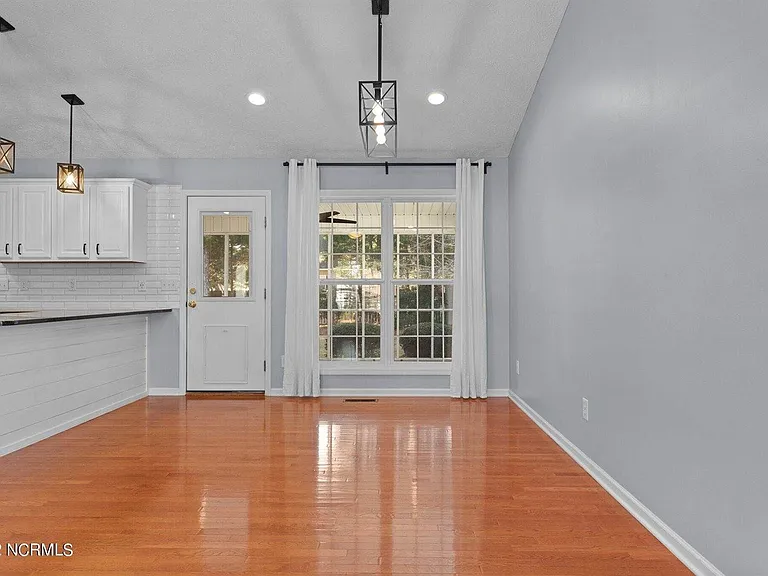 120 Crimson Ct — Photo 26