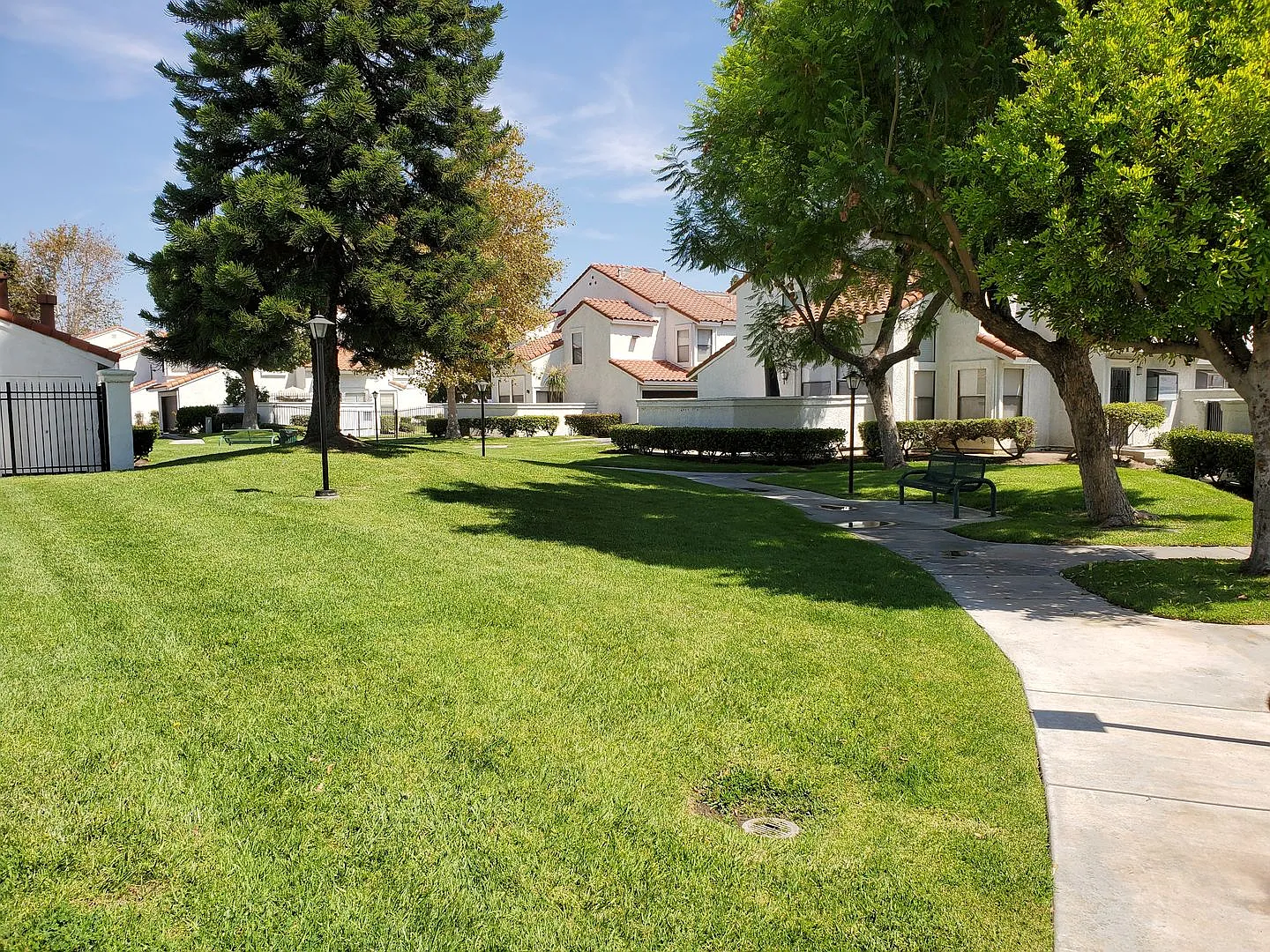 Beautiful Santa Fe Springs Condo — Photo 4