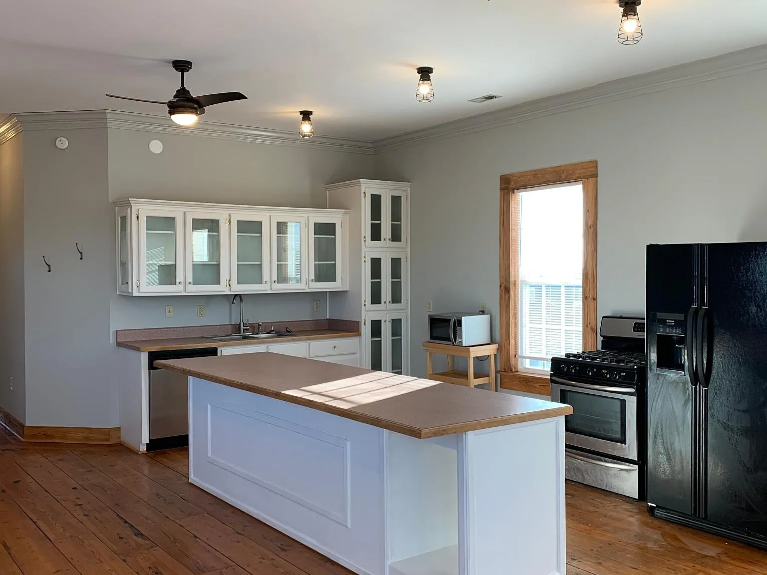 2 bed, 1300 sqft, $1,350 — Photo 2