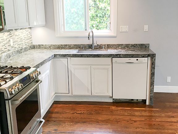 2nd image of 2077 Jackson St