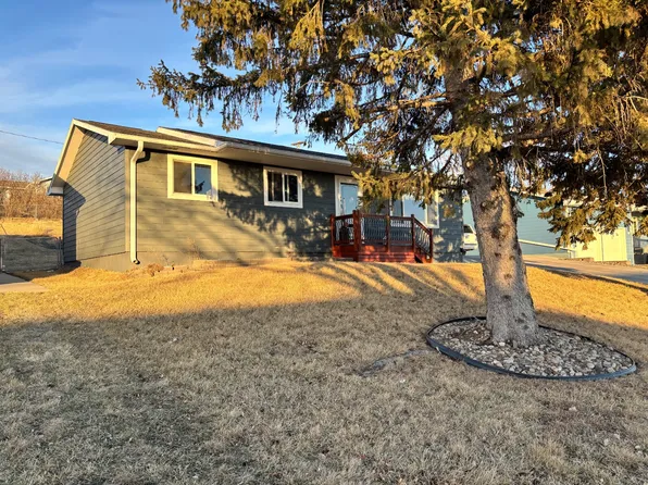 466 W 12th St, Winner, SD 57580