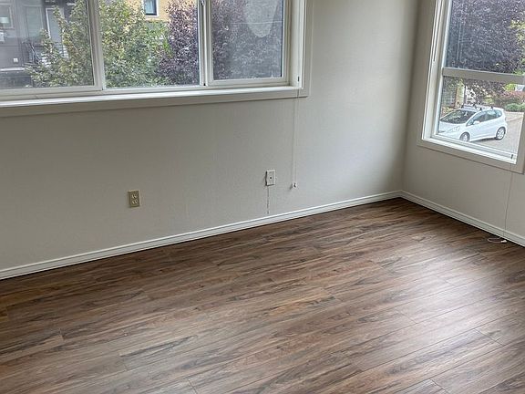 3rd image of 7460 Woodlawn Ave NE #7462