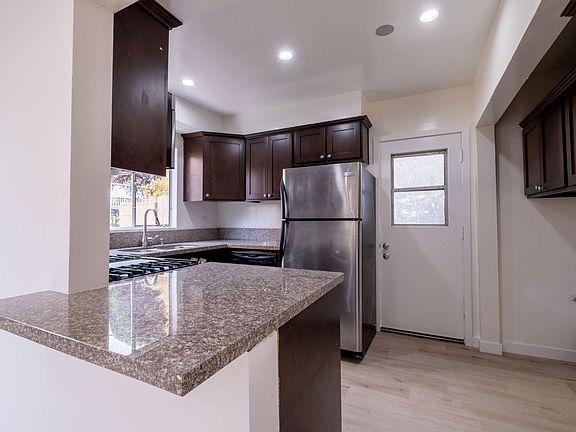 4th image of 608 Illinois Ct APT 3
