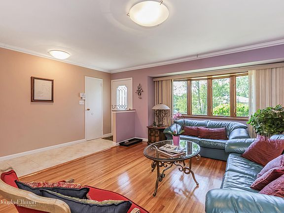 3rd image of 5 Beaumont Dr