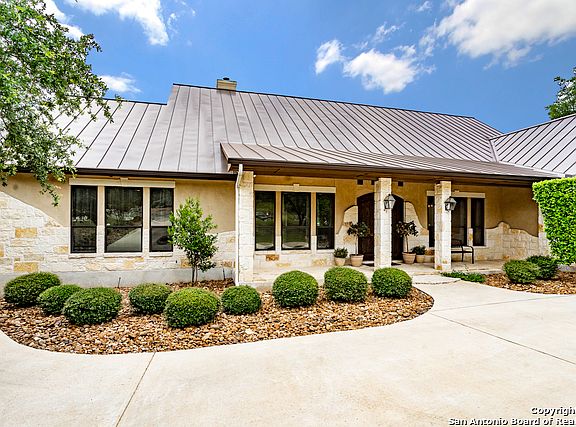 2nd image of 25228 Wentworth Way