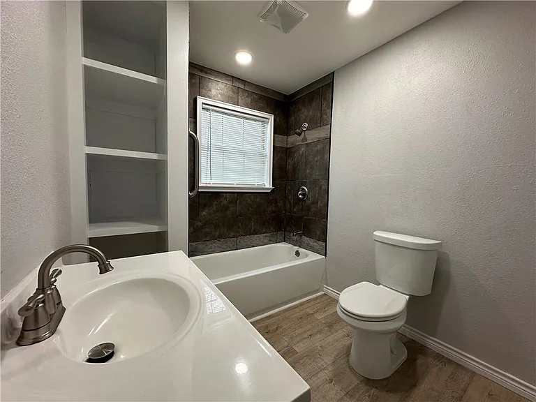 1202 Main Dr — Photo 21